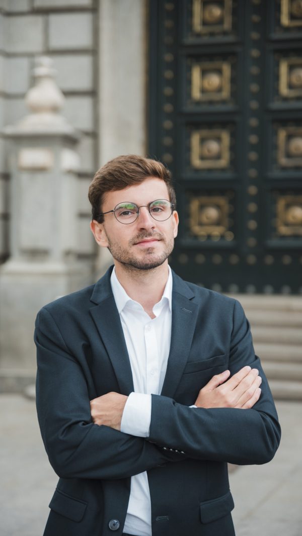 portrait-confident-young-businessman-with-his-arms-crossed